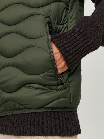 JACK & JONES - Colete 'ICEBREAKER' em verde