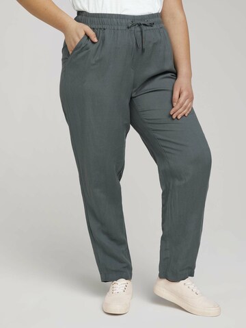 Tom Tailor Women + Loose fit Pants in Grey: front