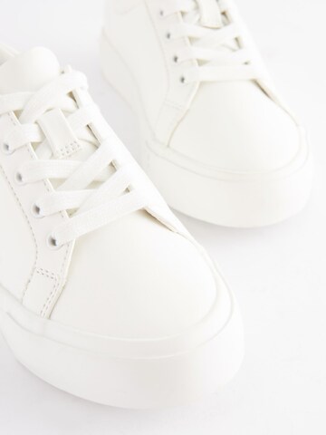 Baskets Next en blanc