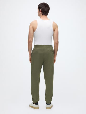 Calvin Klein Jeans Tapered Hose in Grün