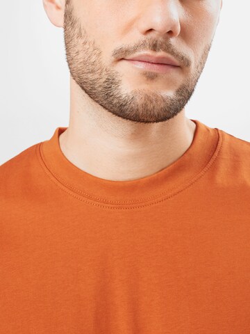 Urban Classics - Camiseta en naranja