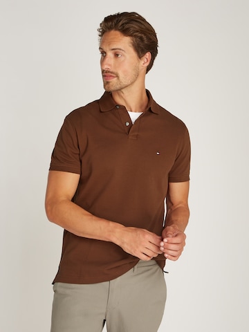 TOMMY HILFIGER Poloshirt '1985' in Braun: Vorderseite