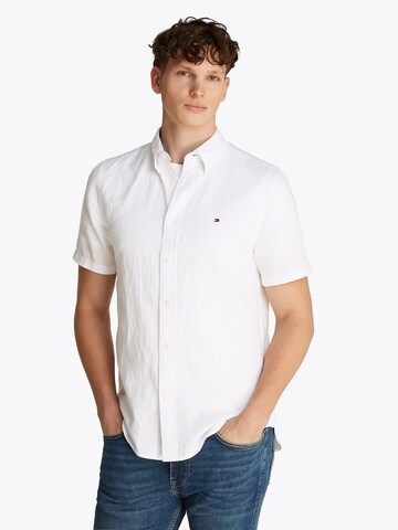 Coupe regular Chemise TOMMY HILFIGER en blanc : devant