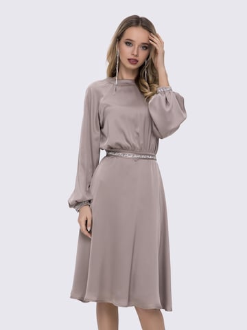 Abito da sera di Anushka in beige: frontale