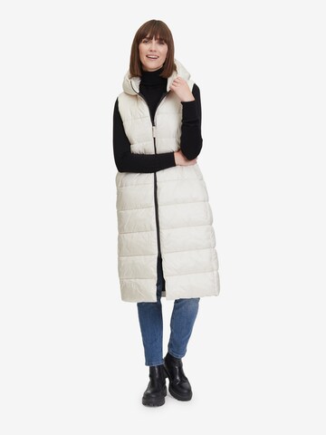 Amber & June Bodywarmer in Beige: voorkant