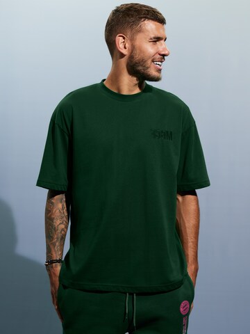 FCBM - Camiseta 'Ian' en verde: frente