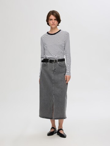 Tricou de la SELECTED pe negru