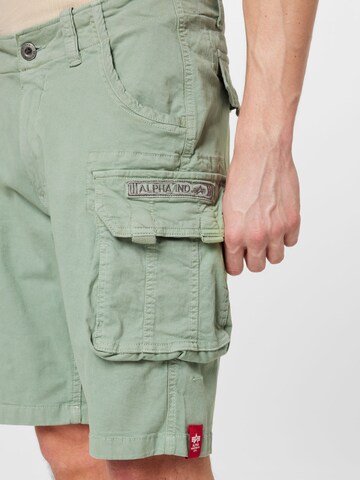 Regular Pantalon cargo ALPHA INDUSTRIES en vert