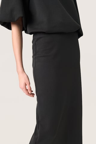 SOAKED IN LUXURY Rok 'Magana Valera' in Zwart