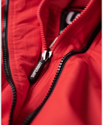 Veste d’hiver Superdry en rouge