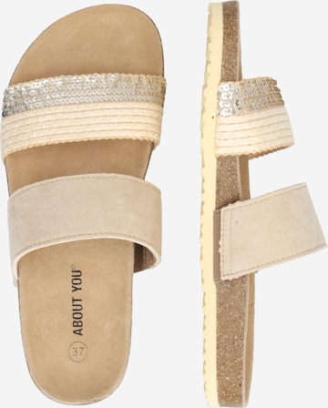 ABOUT YOU Pantolette 'Evelyn' in Beige