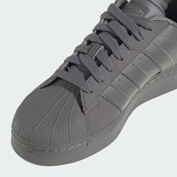 ADIDAS ORIGINALS Sneaker 'Superstar XLG' in Grau