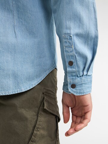 Coupe regular Chemise Petrol Industries en bleu