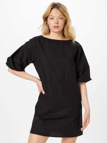 Rochie de la ABOUT YOU pe negru: față