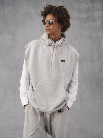 Pacemaker - Sudadera 'Finnley' en gris: frente