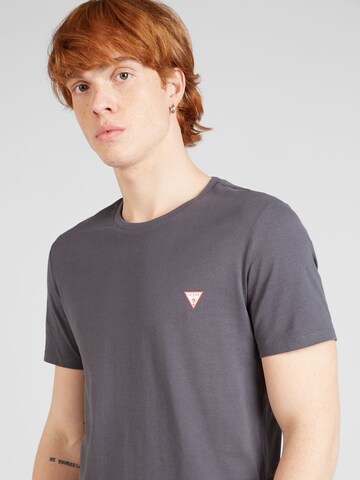 T-Shirt GUESS en gris