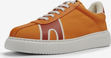 Sneaker bassa 'Runner K21' di CAMPER in arancione: frontale