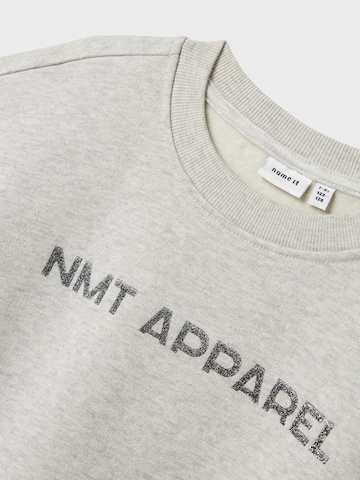 NAME IT Sweatshirt i grå