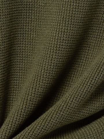 Pull-over FYNCH-HATTON en vert : devant