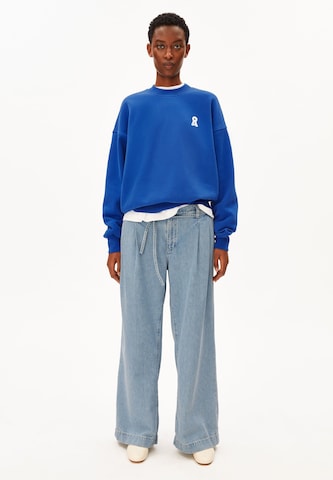 Sweat-shirt 'ALIZAA' ARMEDANGELS en bleu