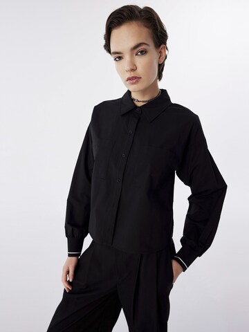 Twist Blouse in Black: front