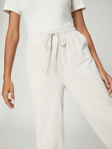 Loosefit Pantalon 'HANNA' A LOT LESS en blanc