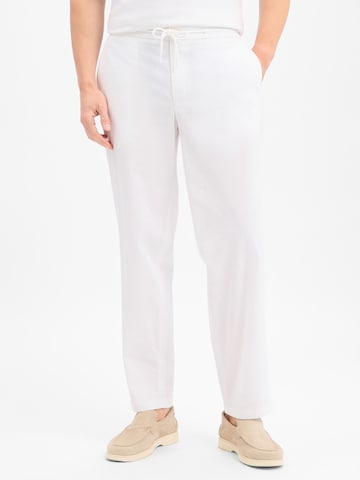 Regular Pantalon Finshley & Harding London en blanc : devant