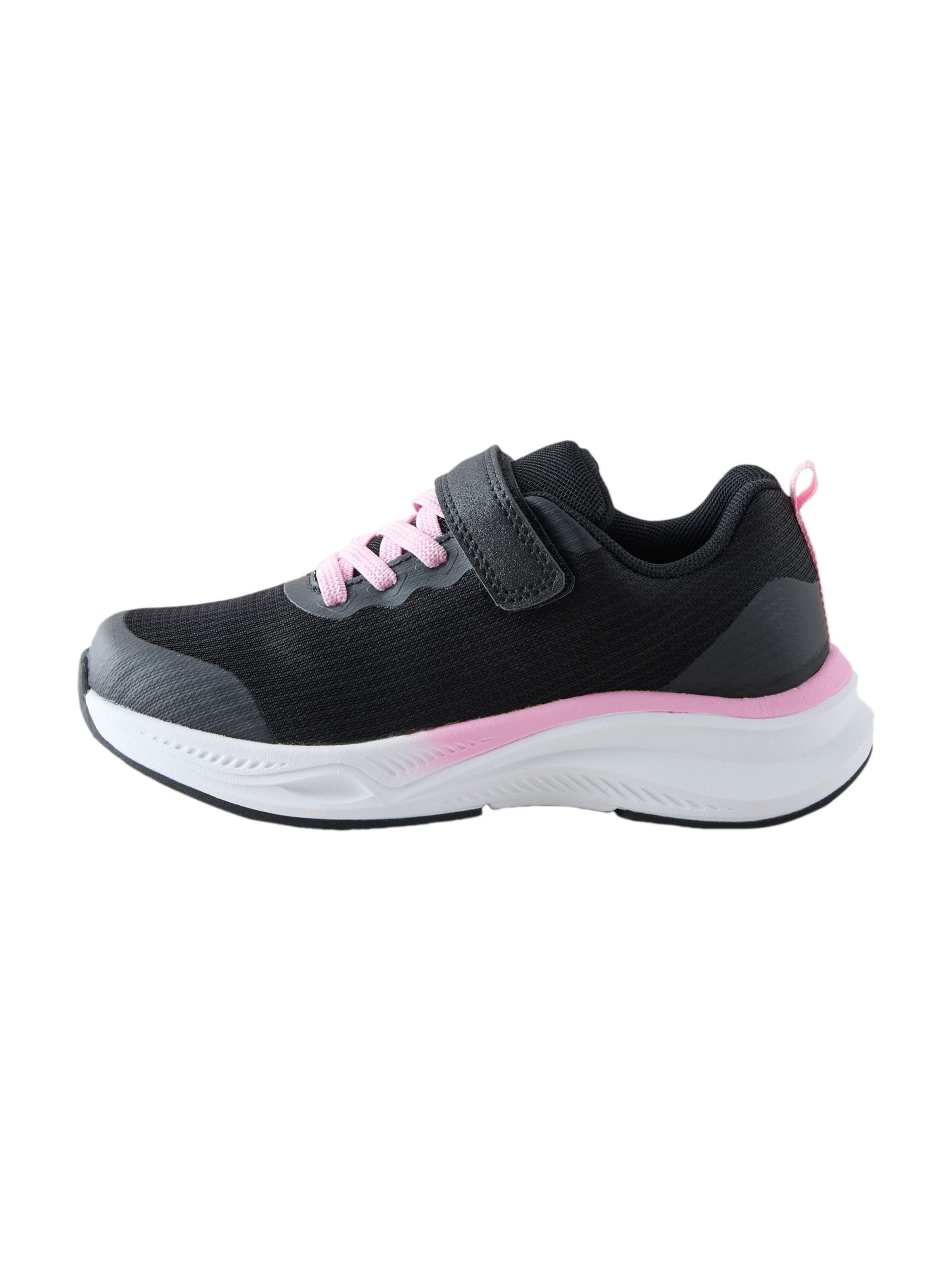 Sneaker di Next in nero: frontale