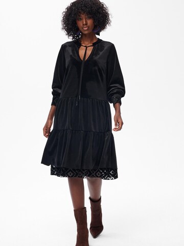 Blue Shadow Kleid‌‌‌‌‌‌‌‌ in Schwarz
