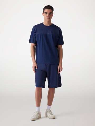 GUESS T-Shirt in Blau
