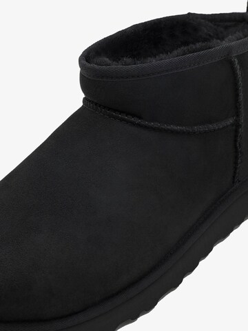 Boots 'Classic Ultra Mini' di UGG in nero