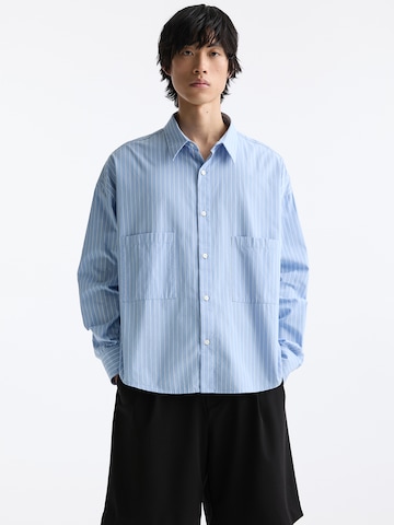 Pull&Bear Comfort Fit Skjorta i blå: framsida