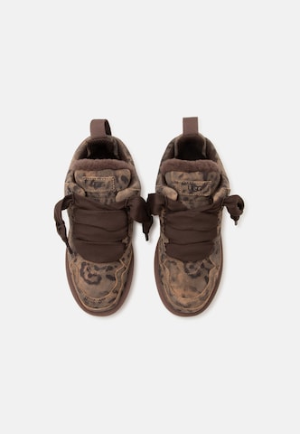UGG - Zapatillas deportivas bajas 'Lowmel Spotted' en marrón