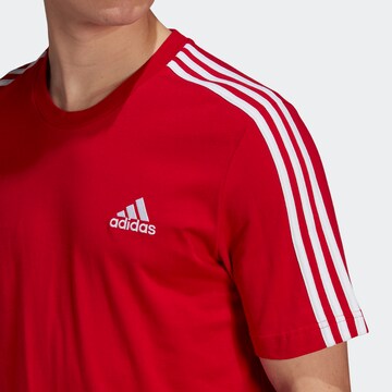 T-Shirt fonctionnel 'Essentials 3-Stripes' ADIDAS SPORTSWEAR en rouge