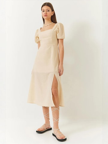 Abito di Bianco Lucci in beige