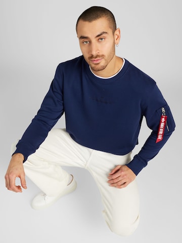 ALPHA INDUSTRIES Sweatshirt i blå