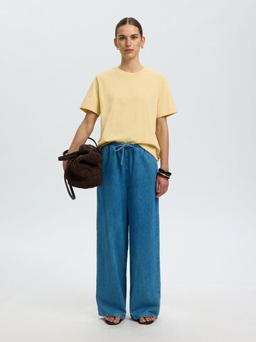 SELECTED T-Shirt 'SLFEssential' in Gelb