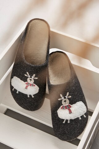 Aniston Slippers in Grey