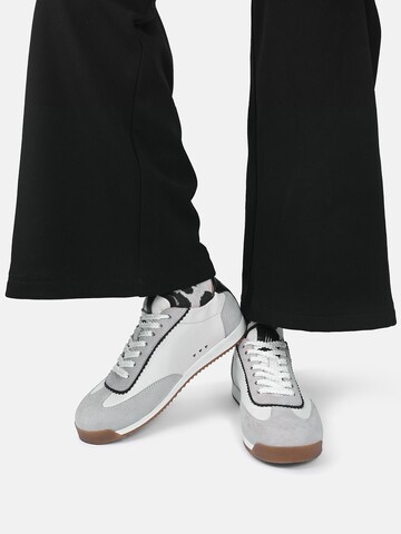 Crickit Sneaker ' TARA ' in Weiß: Vorderseite