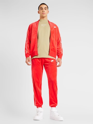 Nike Sportswear Дънки Tapered Leg Панталон в червено