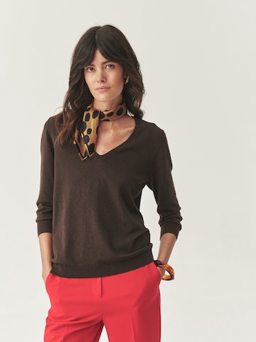 TATUUM Sweater in Brown: front