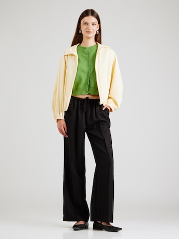Gina Tricot Wide Leg Suorat housut värissä musta