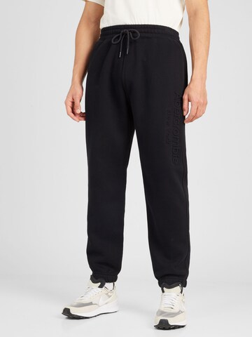 Abercrombie & Fitch Tapered Broek 'EMEA-EX' in Zwart: voorkant