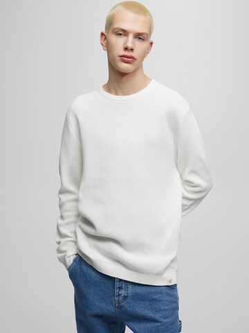 Pull&Bear Sweter w kolorze biały: przód