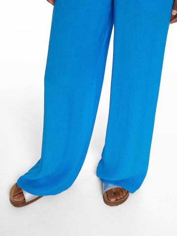 BershkaWide Leg/ Široke nogavice Hlače - plava boja