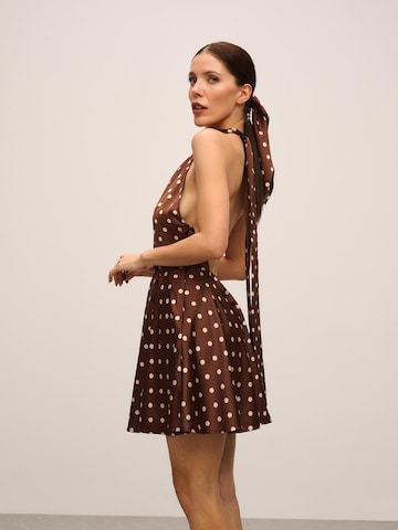 ORIMEI by Victoria Swarovski Cocktailklänning i brun