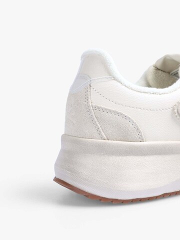 Scalpers Platform trainers 'New Felishu' in White