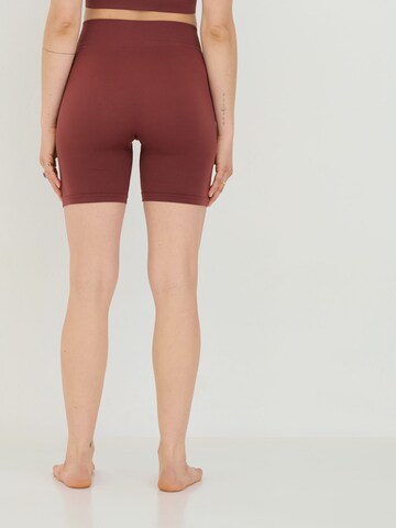 ABOUT YOU x Sofia Tsakiridou Skinny Spodnie 'Elisa' w kolorze brązowy