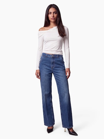 AMALY Flared Jeans in Blue: front