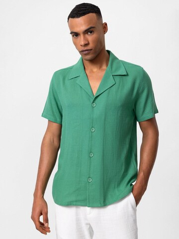 Coupe regular Chemise 'Manama' Antioch en vert : devant